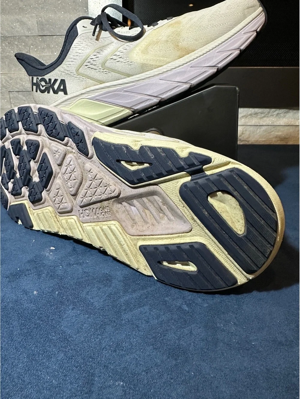 HOKA Arahi 5 Men's Running Shoes Size 10 White and Black